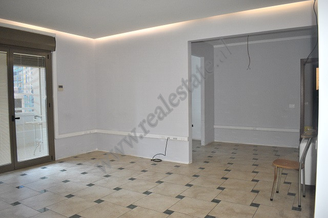 Office space for rent in Urani Pano Street, Tirana.
It is positioned on the 3rd floor of a new buil